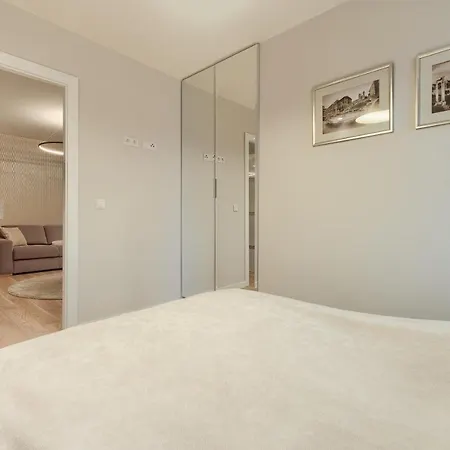 Munn 5 Apartment